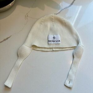 Moncler Enfant Logo Beanie w straps XS Off-white baby infant